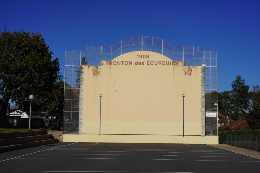 fronton des écureuils