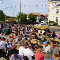 Seignosse estivale repas au fronton