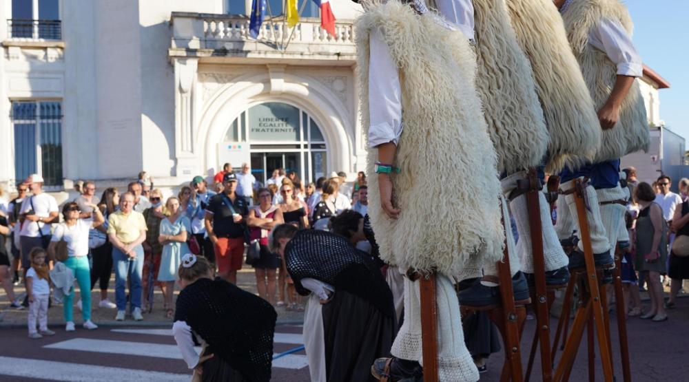 danse sur échasses